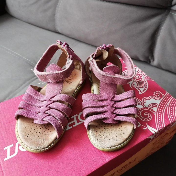 Продам сандалии для девочки