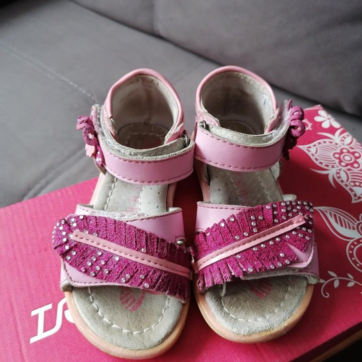 Продам сандалии для девочки