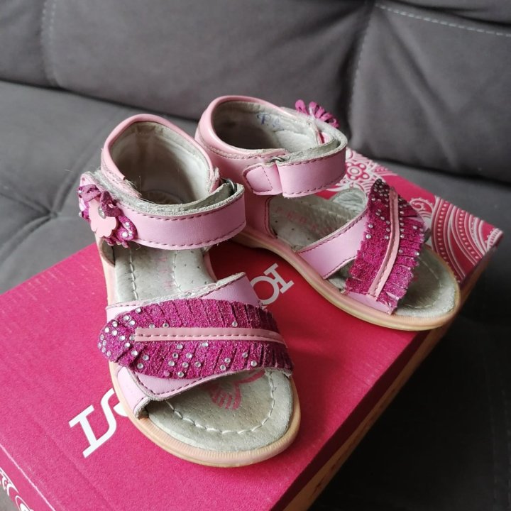 Продам сандалии для девочки