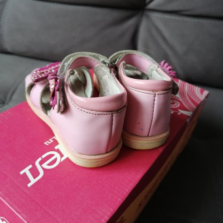 Продам сандалии для девочки