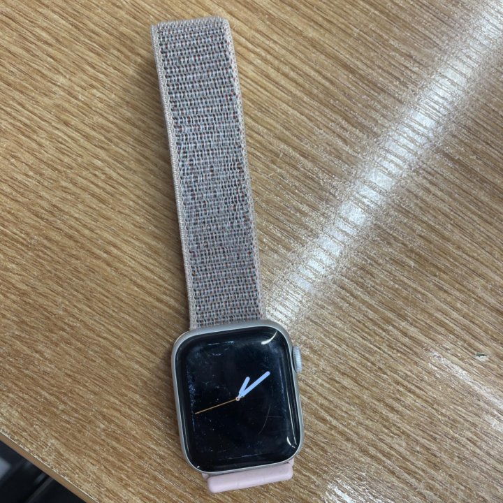 Apple Watch 4 42 мм