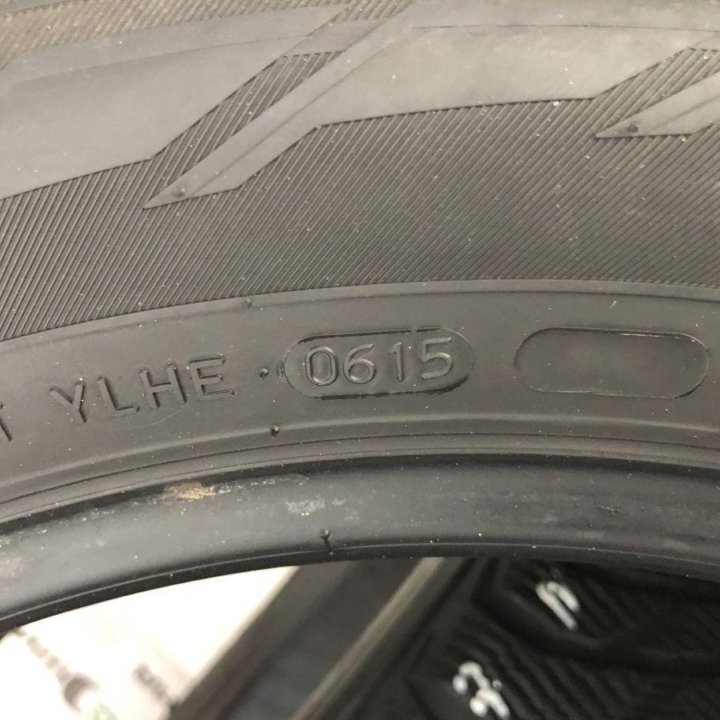 Nokian 235/50 R17