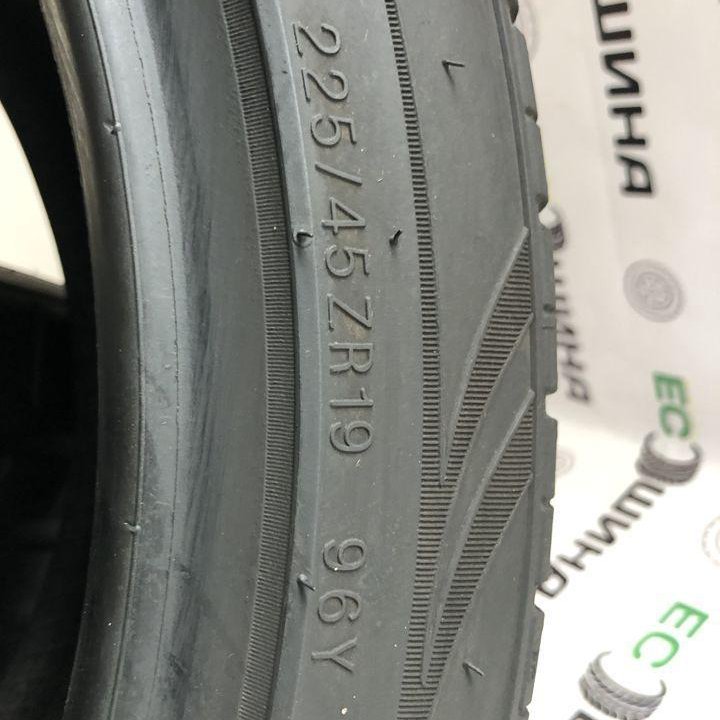 Kumho 225/45 R19