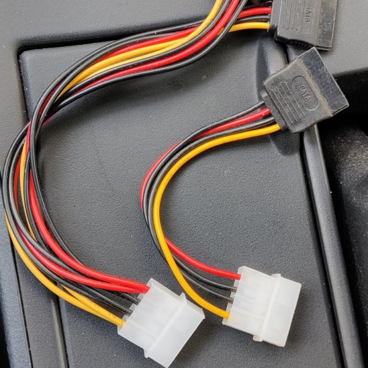 Переходник SATA/molex.