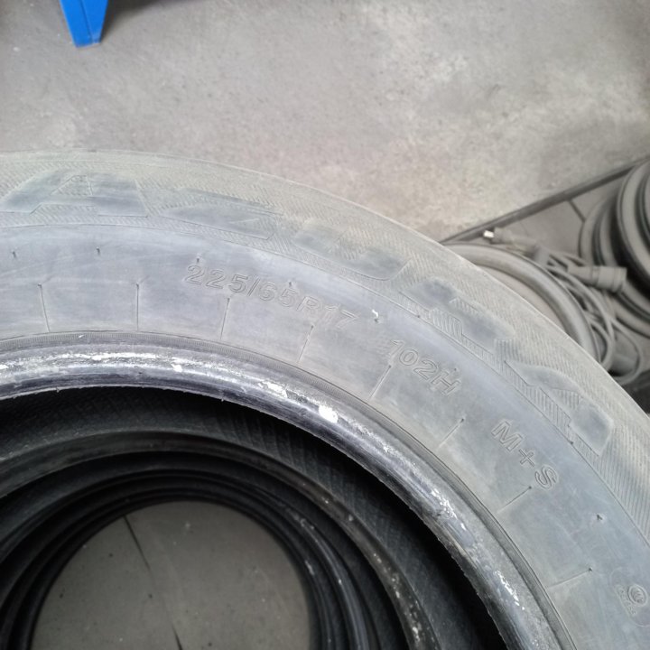 Azura Zeta 225/65 R17