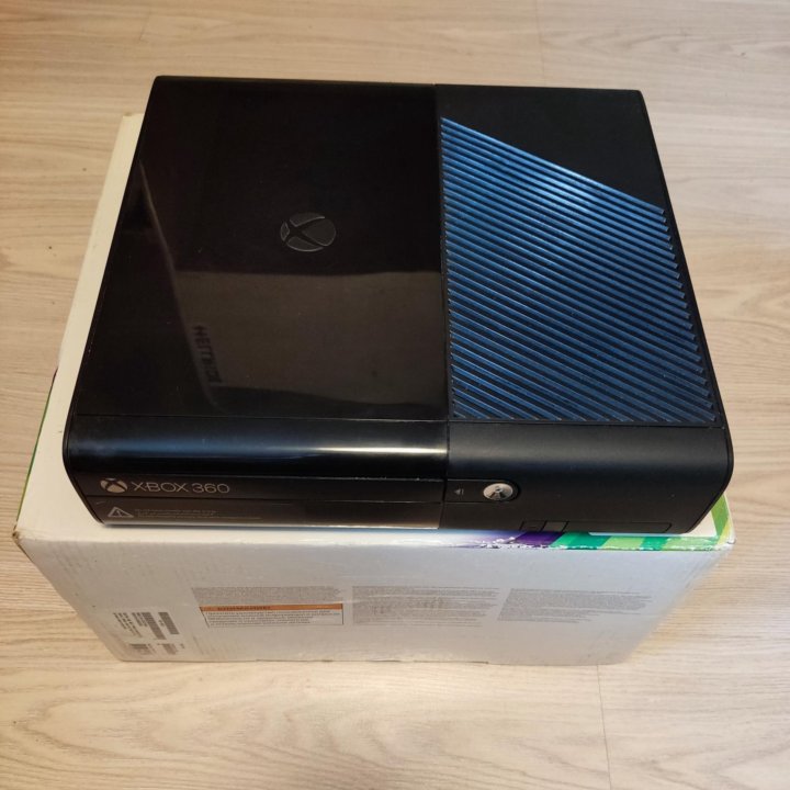 Xbox 360e 250gb +