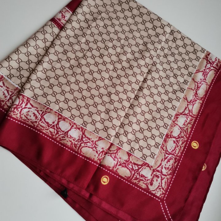 Новый шарф Gucci