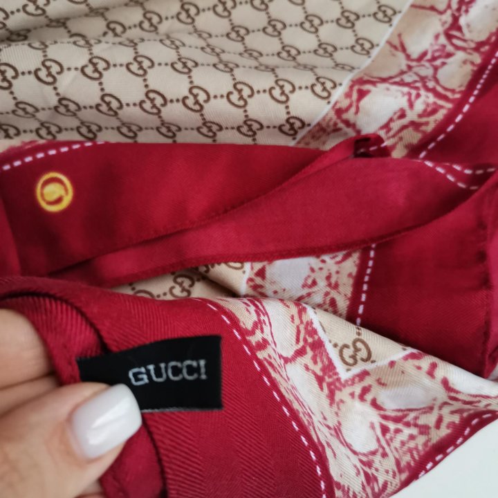 Новый шарф Gucci
