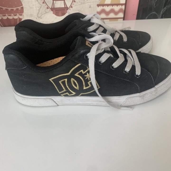 Кроссовки DC