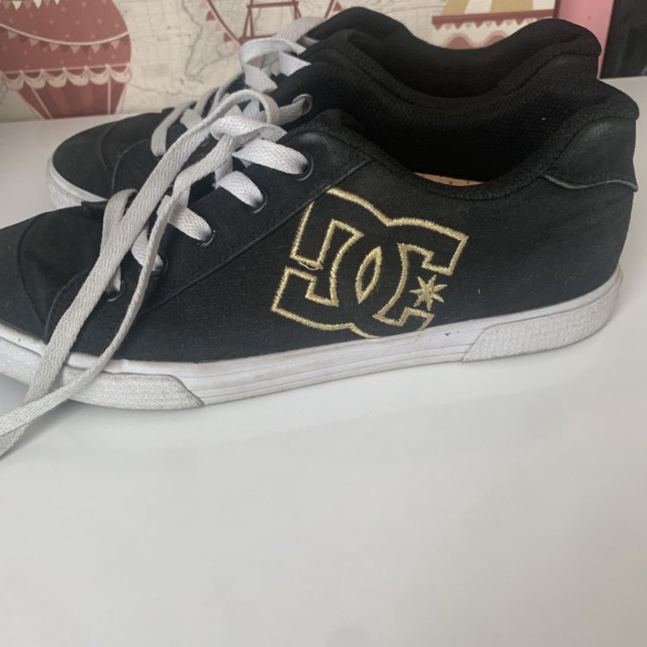Кроссовки DC
