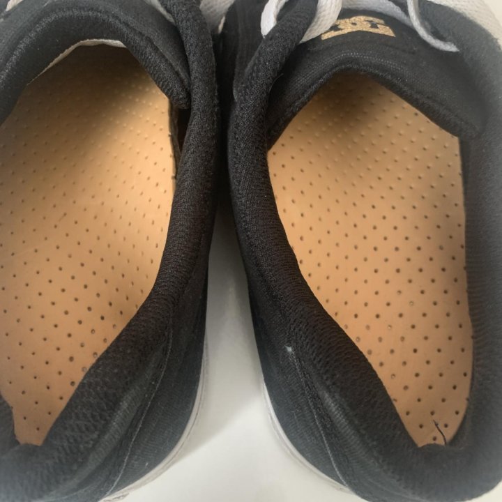 Кроссовки DC