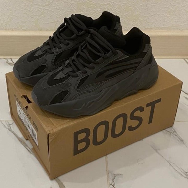 Новые кроссовки adidas Yeezy Boost 700 V2