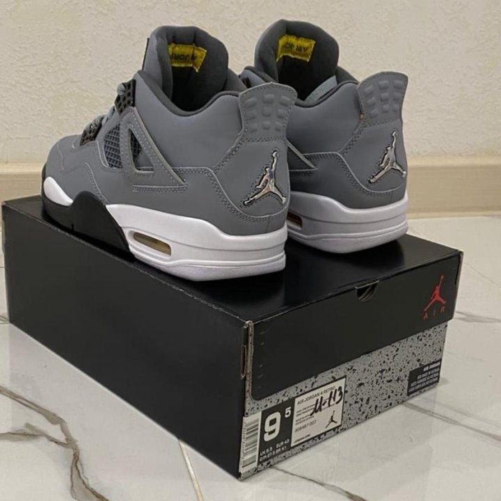 Новые кроссовки Nike air Jordan 4