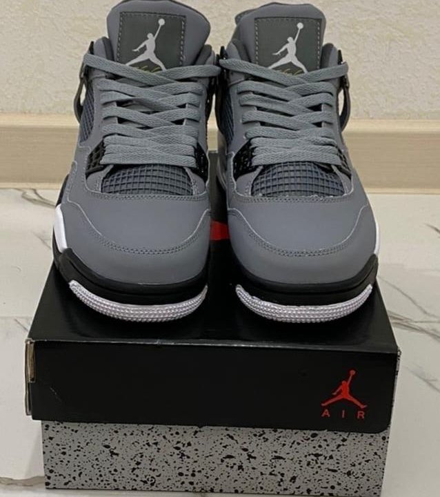 Новые кроссовки Nike air Jordan 4