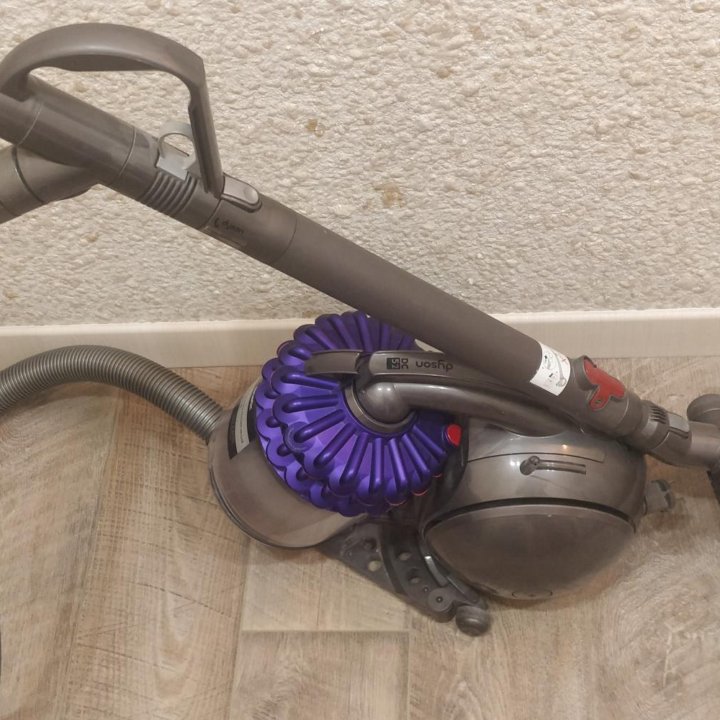 Пылесос Dyson DC52 Allergy Musclehead Parquet