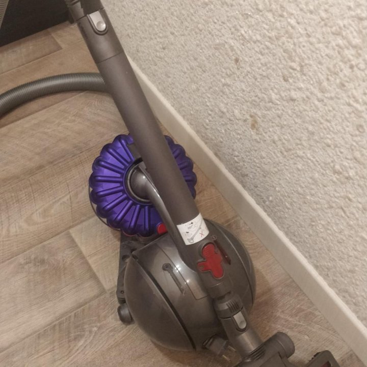 Пылесос Dyson DC52 Allergy Musclehead Parquet