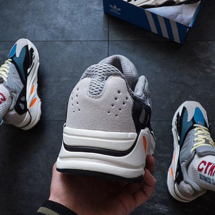 Кроссовки Adidas Yeezy 700 v 2