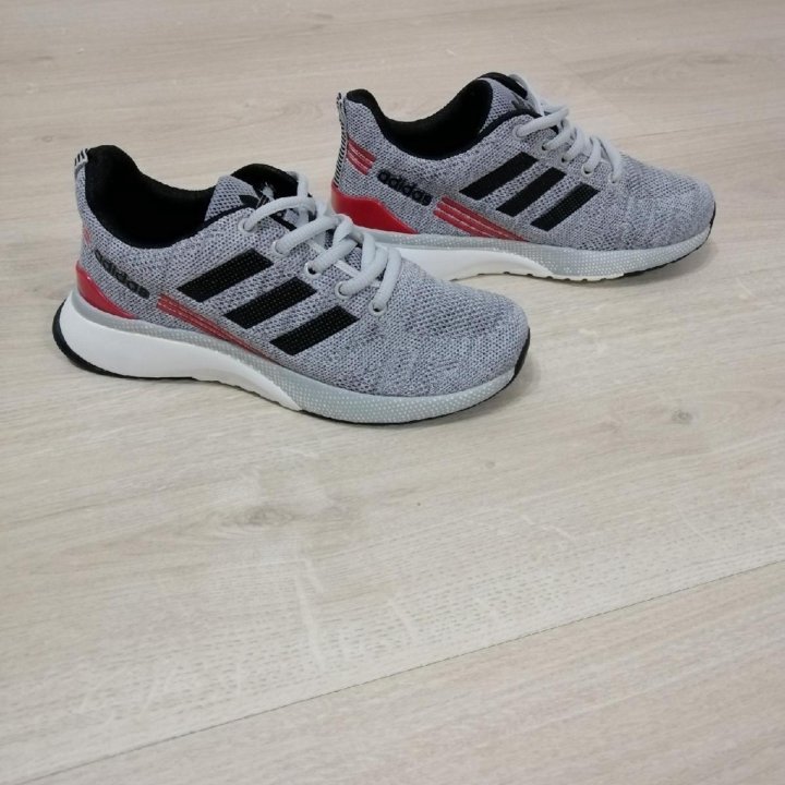 Кроссовки новые Adidas р.39