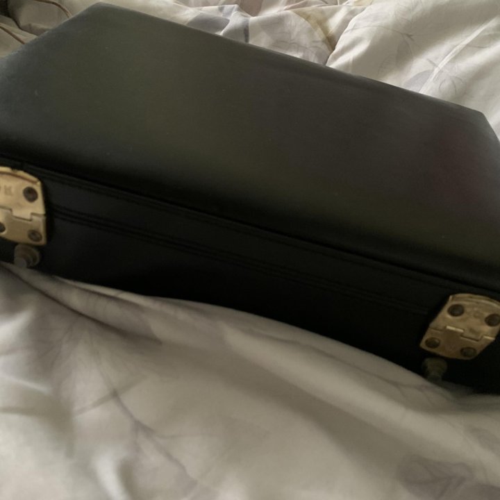 Кожаный чемоданчик