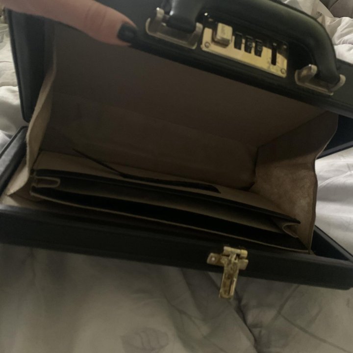 Кожаный чемоданчик