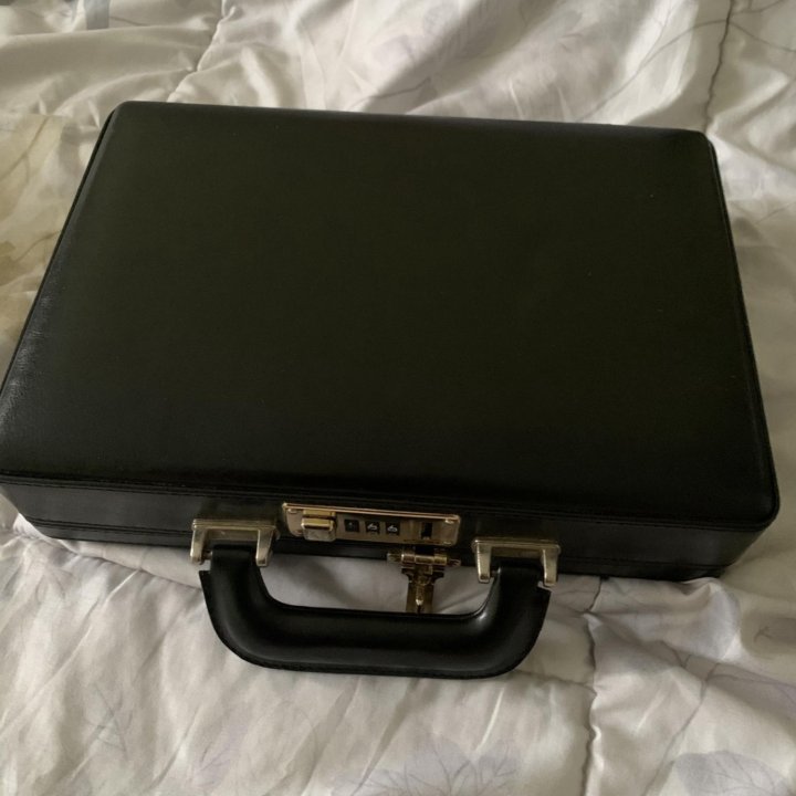 Кожаный чемоданчик