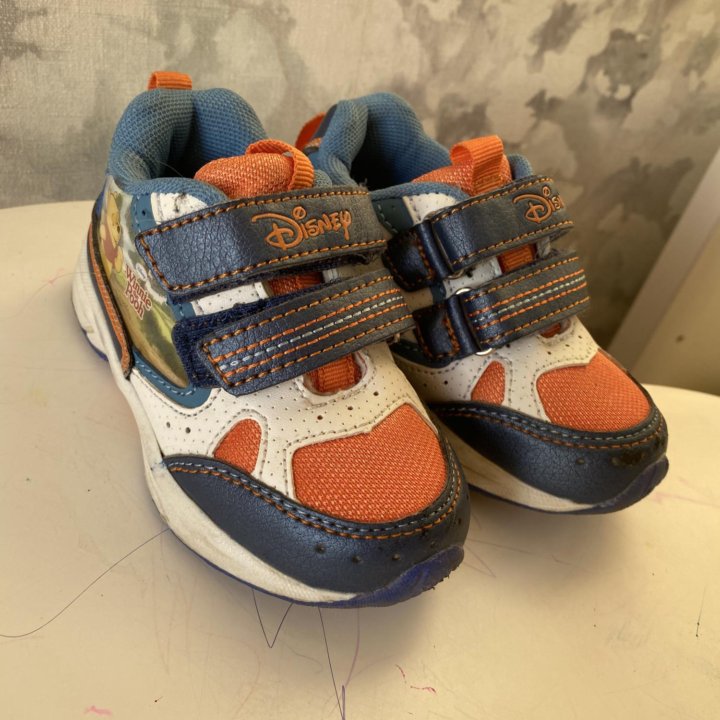 Детские кроссовки