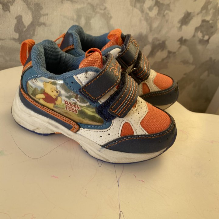 Детские кроссовки