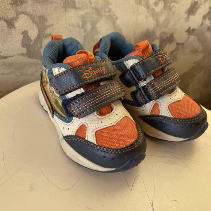 Детские кроссовки