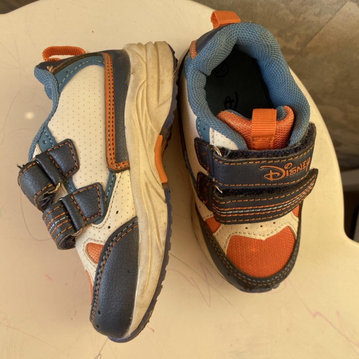 Детские кроссовки