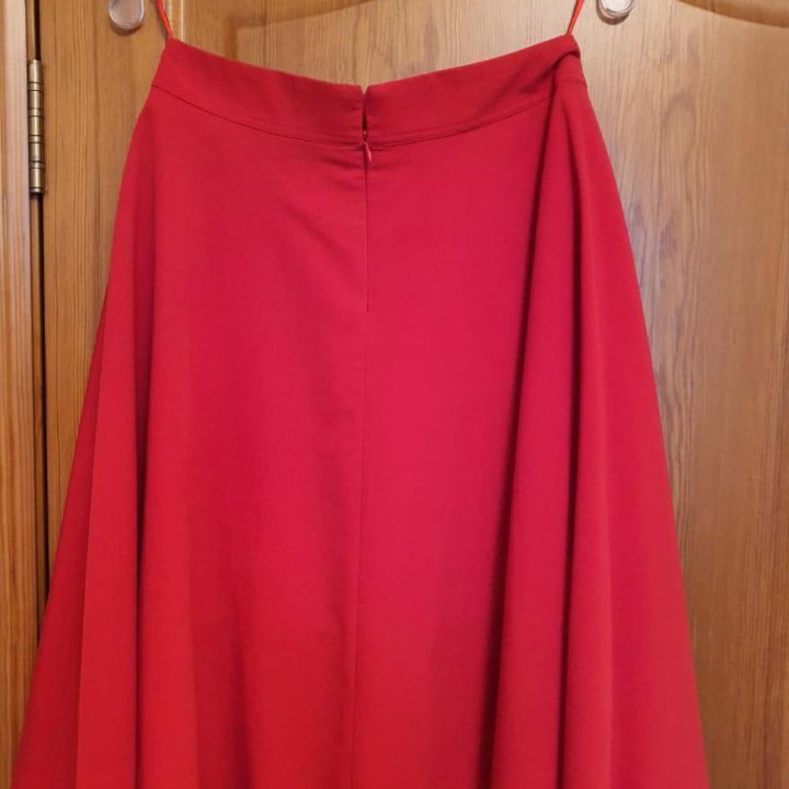 Идеальная красная юбка