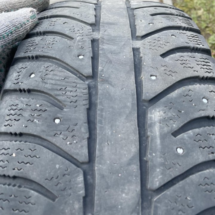 Bridgestone зимние 185/65 r15 h88