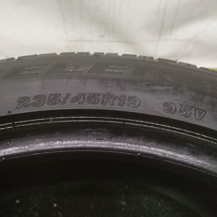 235/45 R19 Bridgestone Dueler H/P Sport 2 шт