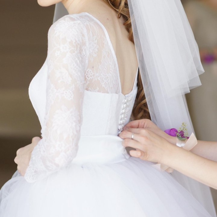 Свадебное платье украшение