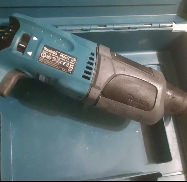 Перфоратор Makita HR 2470