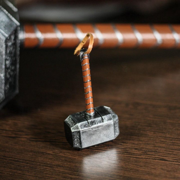 Молот Тора (Thor Hammer) миниатюра 1:4 (С надписью