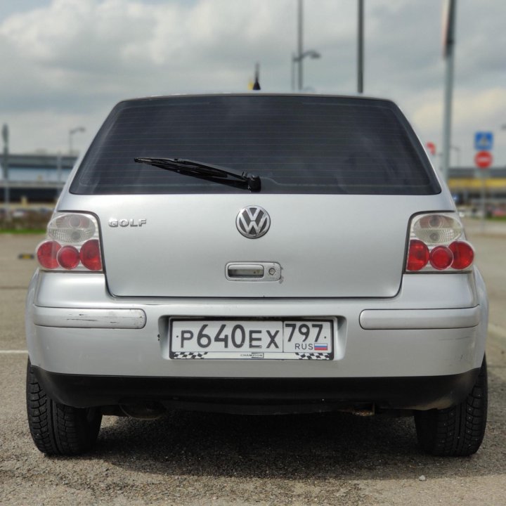 Volkswagen Golf, 2001