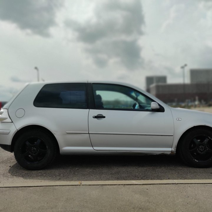 Volkswagen Golf, 2001