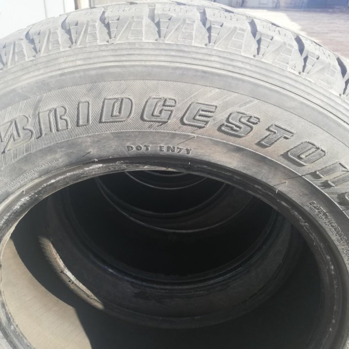 Bridgestone Blizzak Ice 265/65 R17, 4 шт