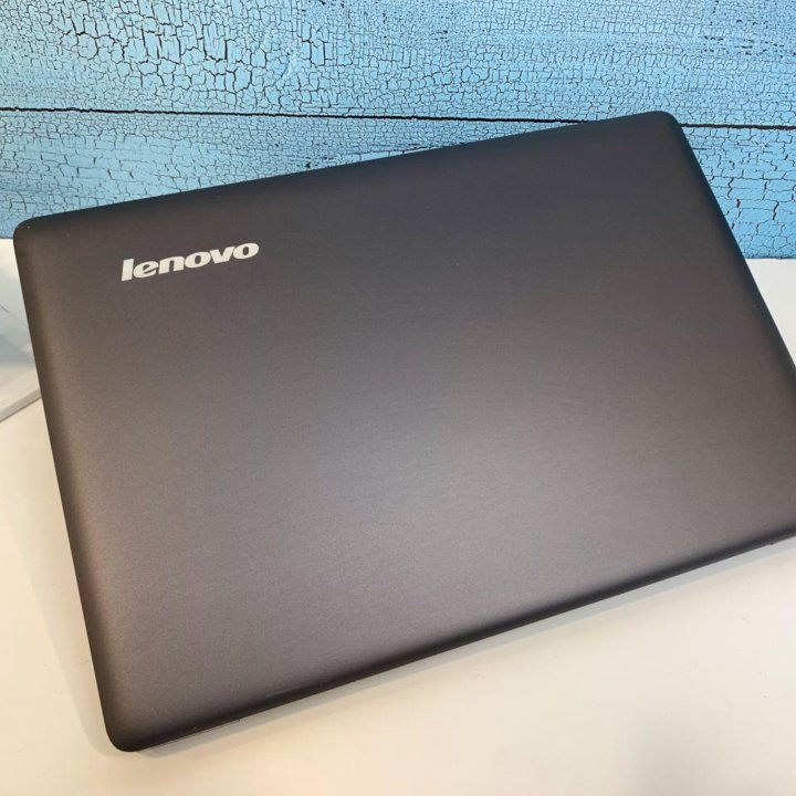 Лёгкий Lenovo на Intel Core i3 с диагональю 13.3