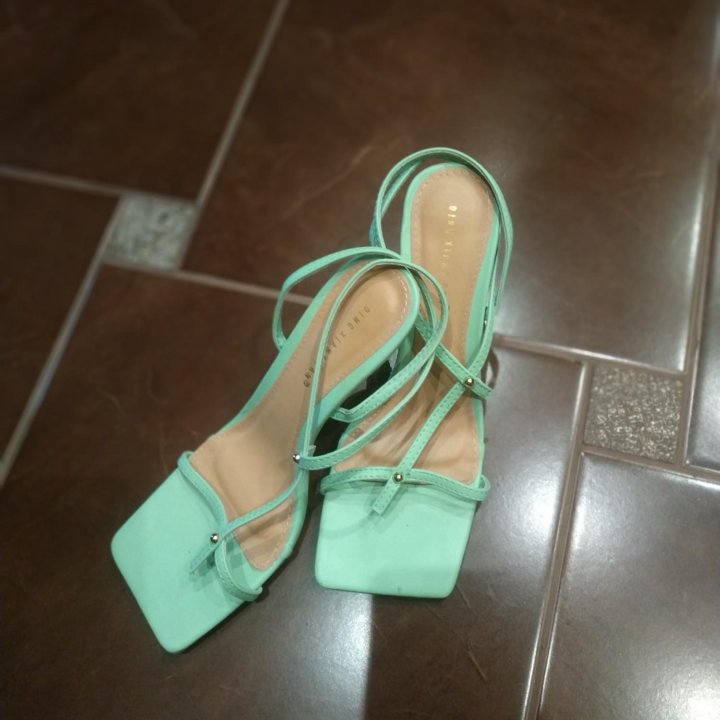 Босоножки 37р