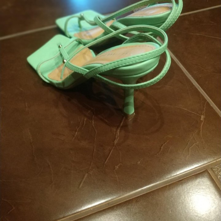 Босоножки 37р