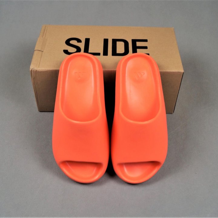 Шлепанцы Yeezy Slide