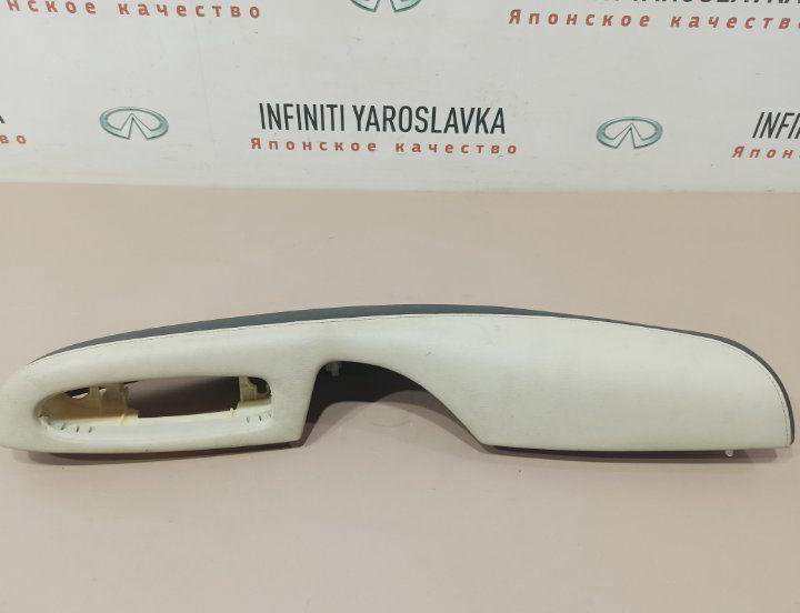 Подлокотник обшивки двери передний левый Infiniti