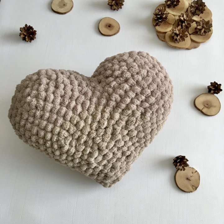 Декоративная подушка сердце из Ализе пуффи