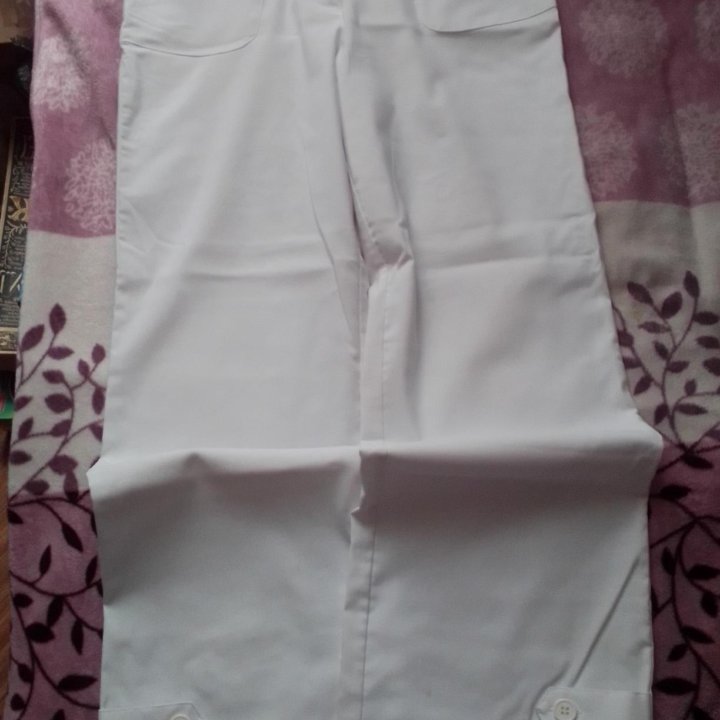 Брюки белые