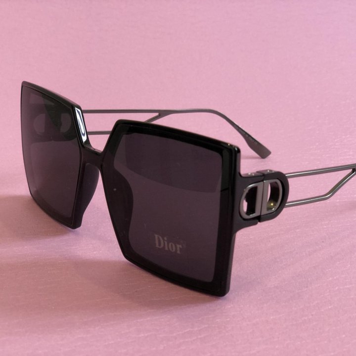 Очки солнцезащитные