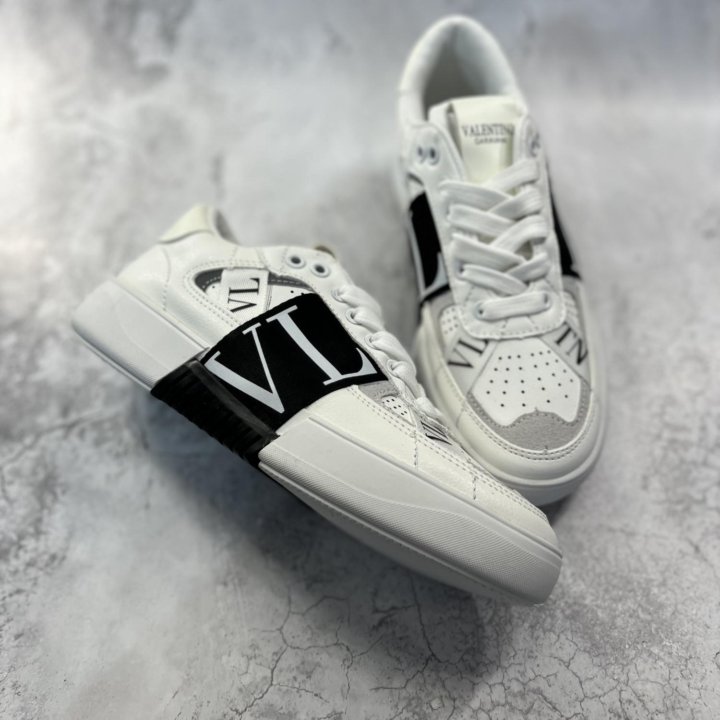 Кроссовки Valentino