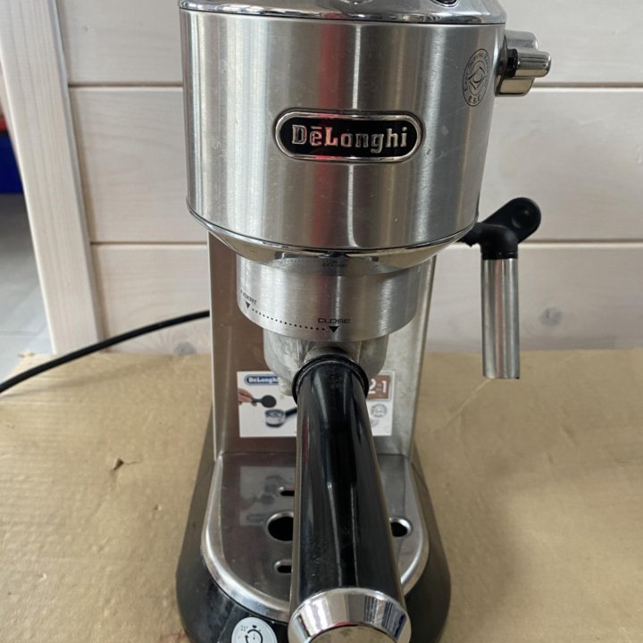 Кофеварка рожковая DeLonghi