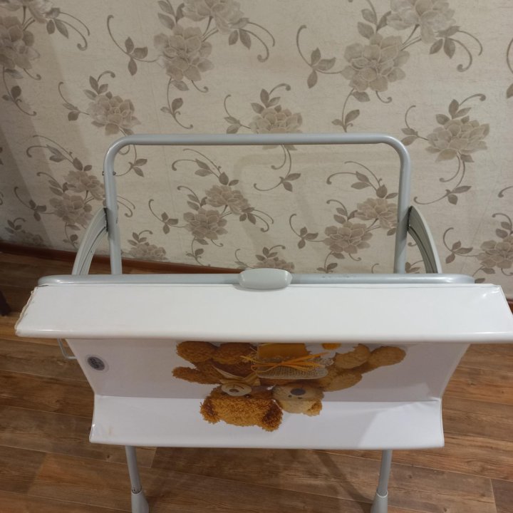 Пеленальный столик с ванночкой