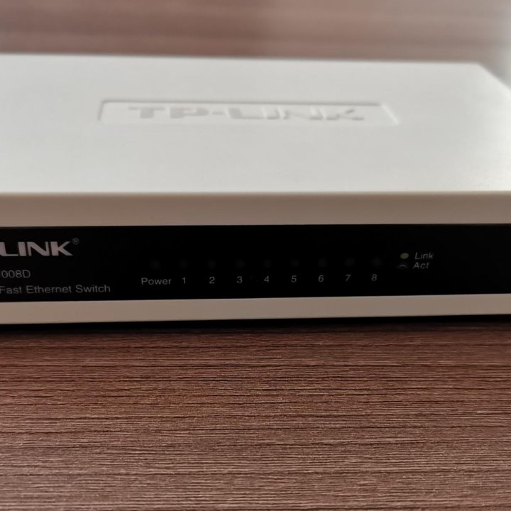 Коммуникатор TP-Link TL-SF1008D